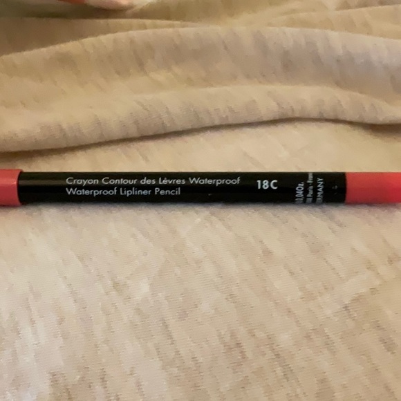 MAKEUP FOR EVER LIP LINER - Picture 2 of 3